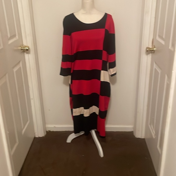 Simply beautiful new tag attached sweater dress - Picture 2 of 15